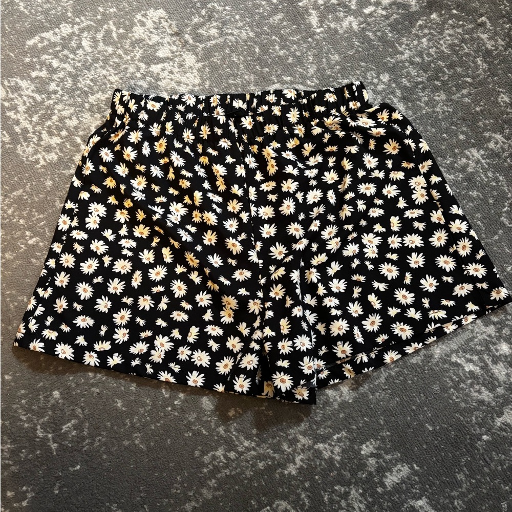 SHEIN Black Floral High Waist Shorts